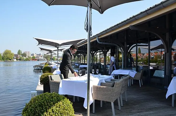 Terras aan het water, Woods in Leiden