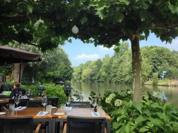 romantisch terras aan de vecht