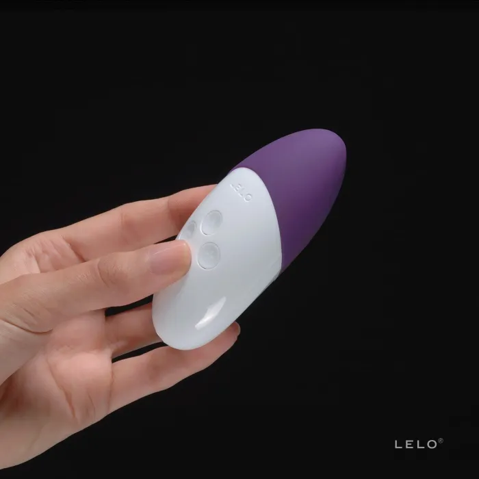 siri 2 van Lelo in hand