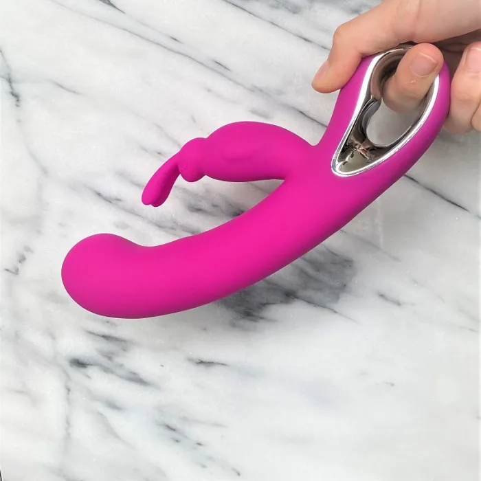 krachtige tarzan vibrator in roze in hand