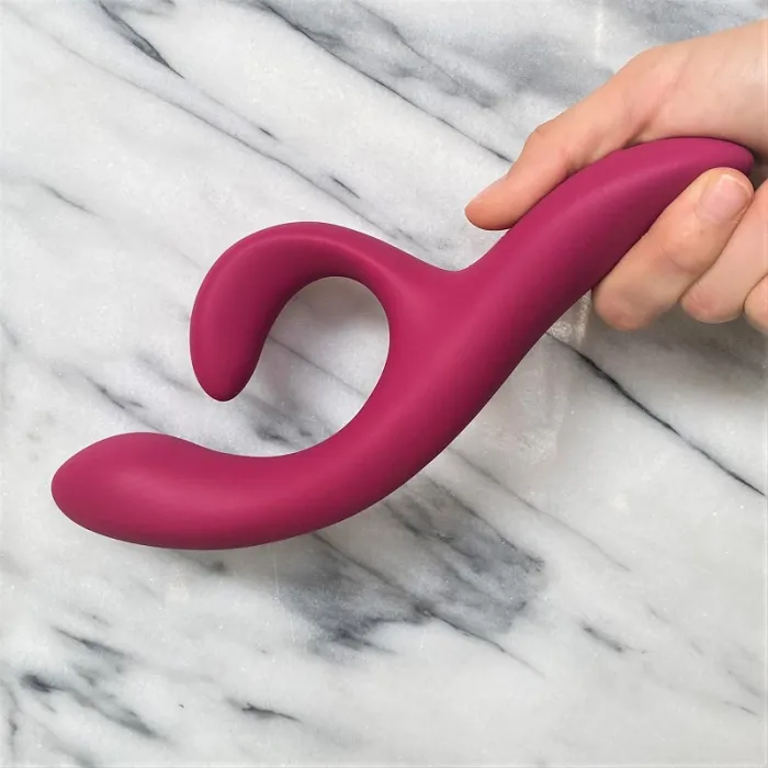 we-vibe Nova 2 in hand