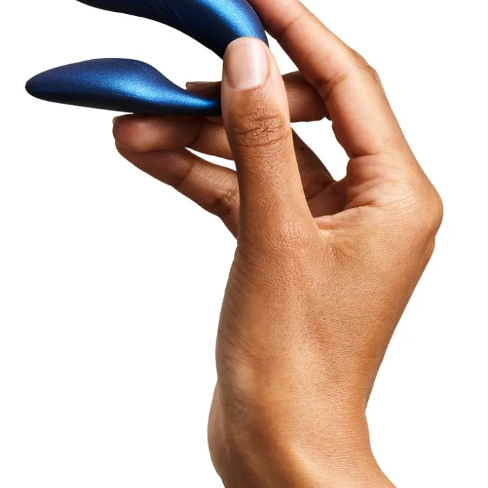 we-vibe chorus in denim blauw in hand