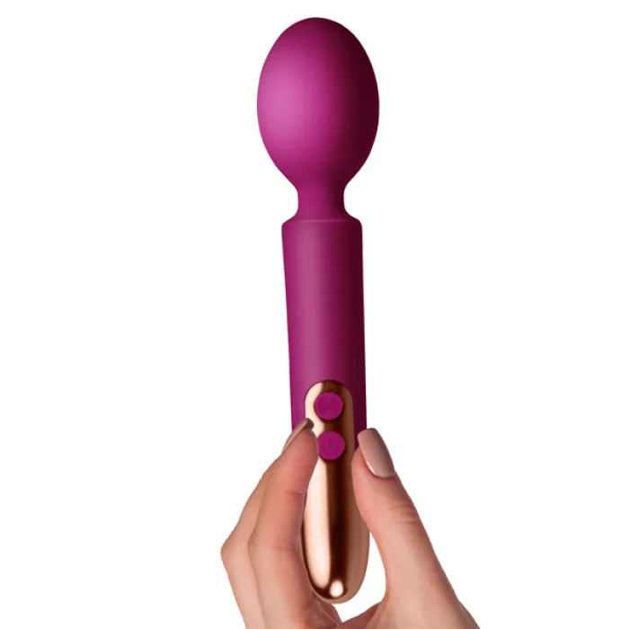 oriel wand massager in hand