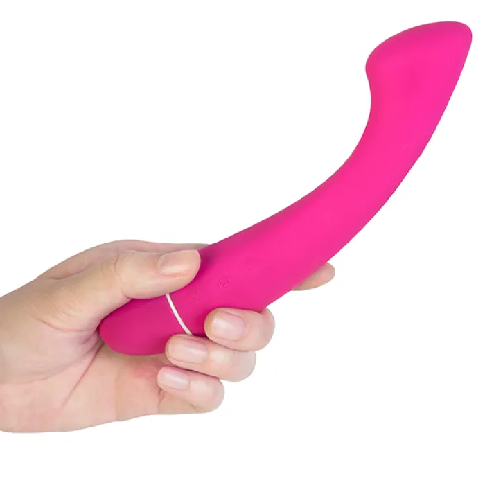 Celesse, fijne g-spot vibrator in hand