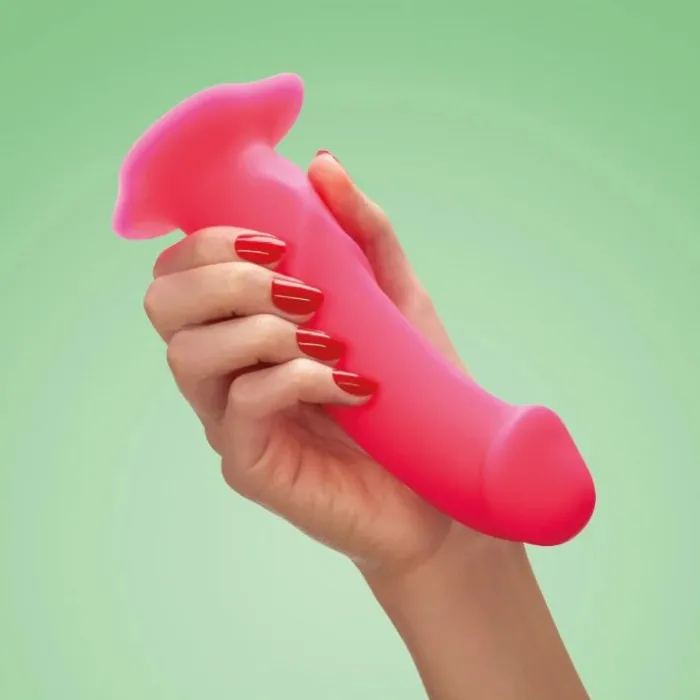 The Boss dildo van Fun Factory roze in hand