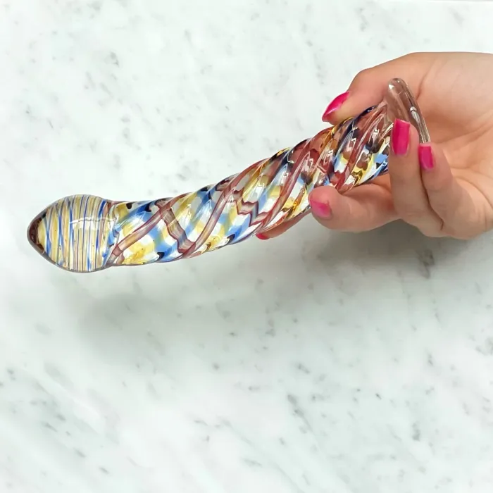 Dildo van speciaal glas gekleurd