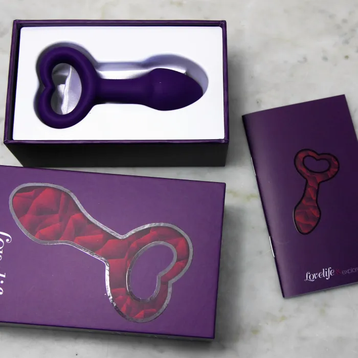 buttplug met handvat in vorm van hartje met verpakking