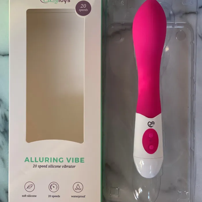 Alluring Vibe van Easy Toys met verpakking