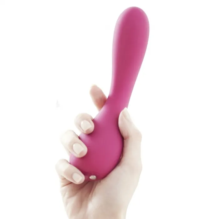 je joue uma roze, vibrator, in hand,