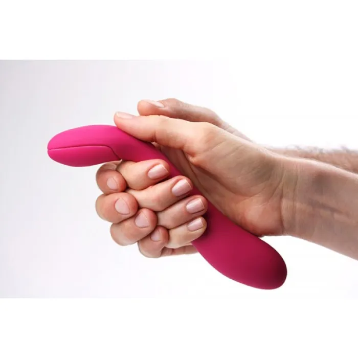 Minna Life Ola vibrator roze in hand